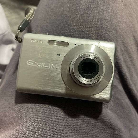 Casio Exilim Ex-Z60 6MP Digital Camera - Picture 3 of 5